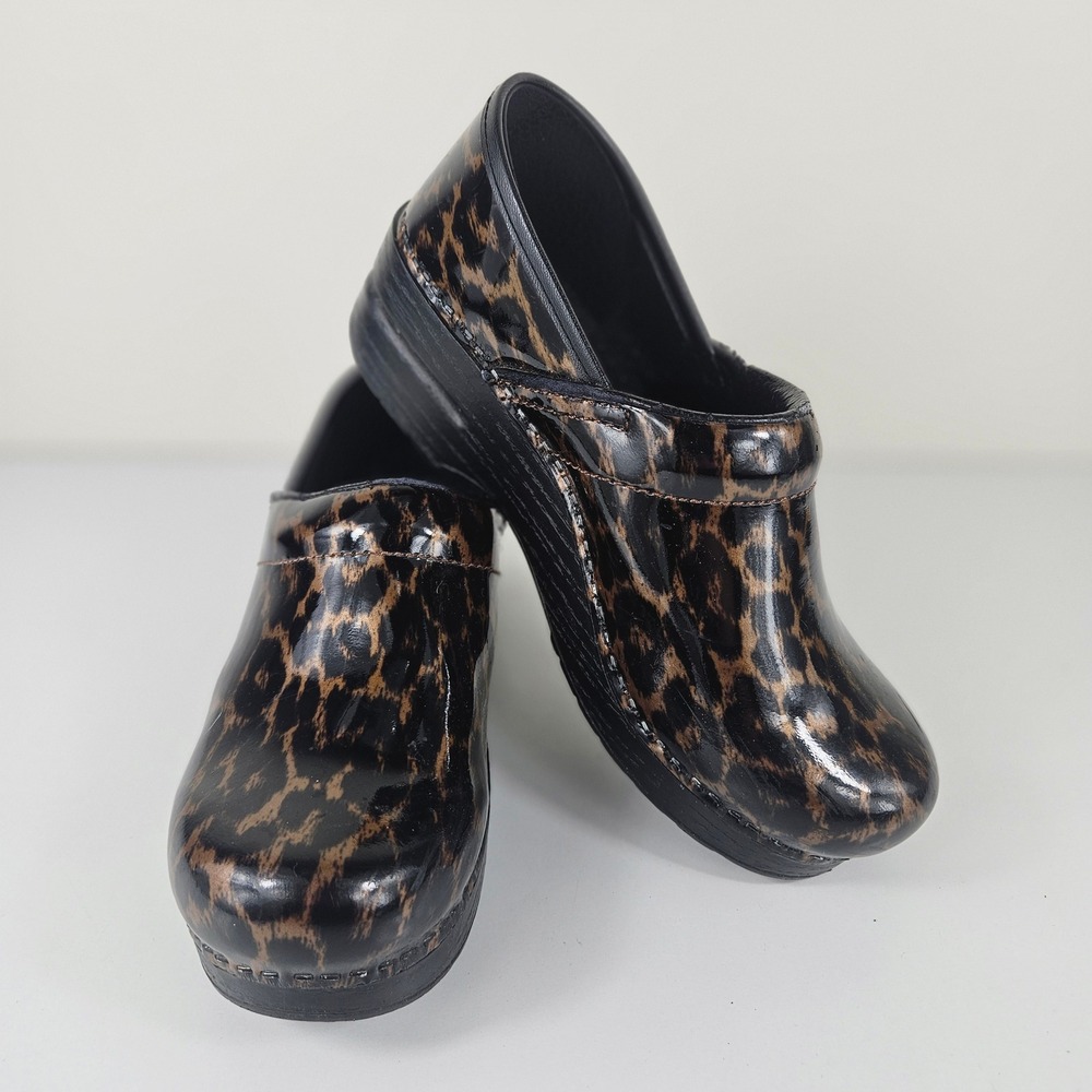 Dansko Professional Clogs Womens 8.5-9 (39) Leopard Print Patent Leather Shoes